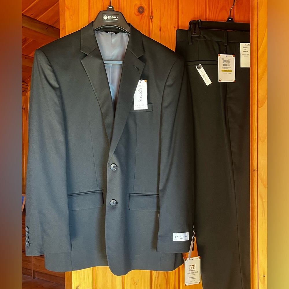 Men’s Haggar black suit